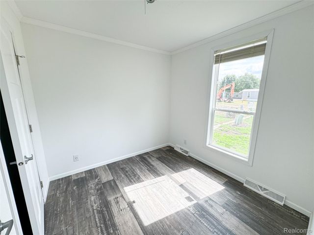 24 Sunset Lane, Fenton Charter Township, MI 48430