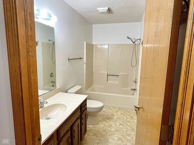 1016 Cedar Glen North Drive, Plainfield, IN 46168