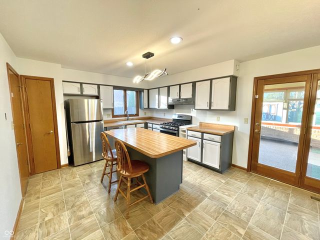 1016 Cedar Glen North Drive, Plainfield, IN 46168