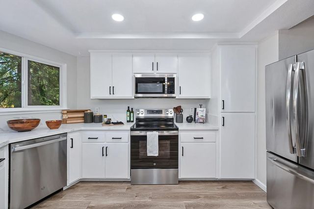 14069 Torrey Pines Dr, Auburn, CA 95602
