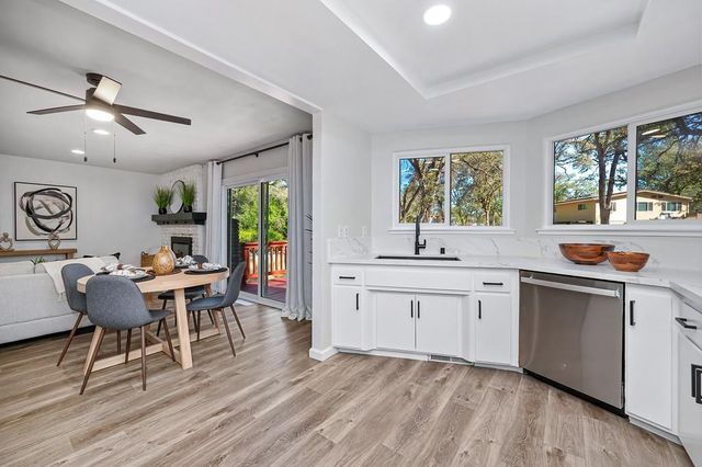 14069 Torrey Pines Dr, Auburn, CA 95602