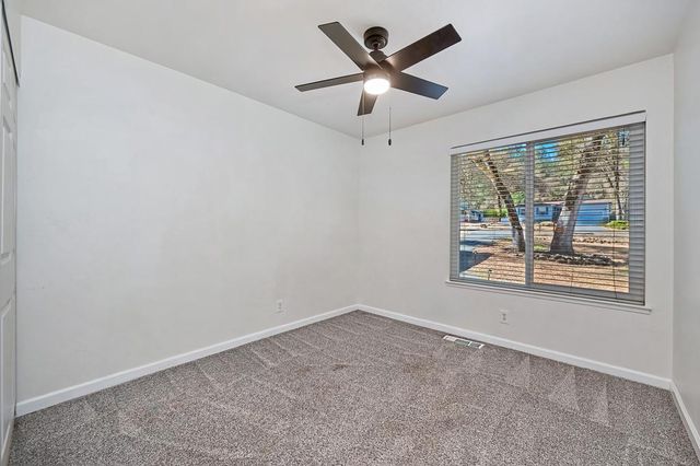 14069 Torrey Pines Dr, Auburn, CA 95602