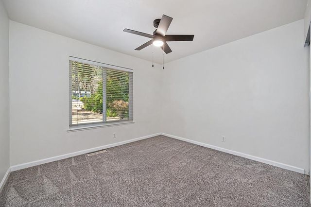 14069 Torrey Pines Dr, Auburn, CA 95602
