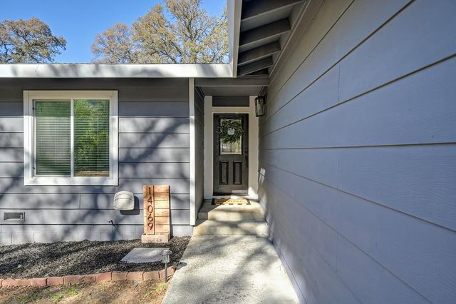 14069 Torrey Pines Dr, Auburn, CA 95602