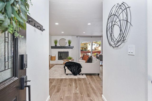 14069 Torrey Pines Dr, Auburn, CA 95602