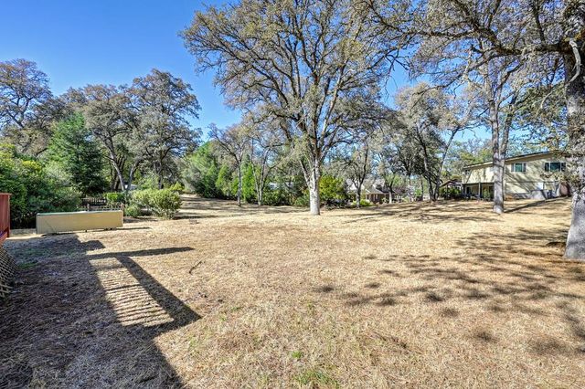 14069 Torrey Pines Dr, Auburn, CA 95602