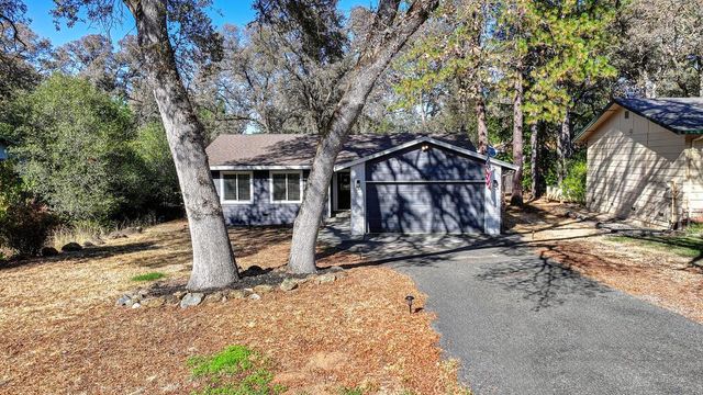 14069 Torrey Pines Dr, Auburn, CA 95602
