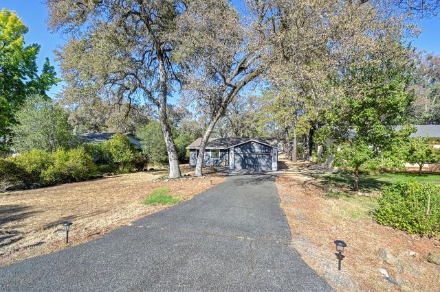 14069 Torrey Pines Dr, Auburn, CA 95602