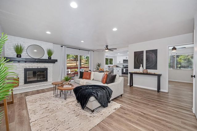 14069 Torrey Pines Dr, Auburn, CA 95602