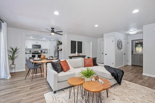 14069 Torrey Pines Dr, Auburn, CA 95602