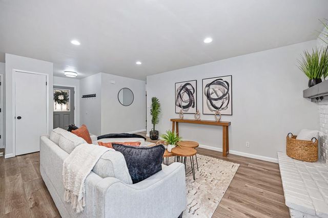 14069 Torrey Pines Dr, Auburn, CA 95602