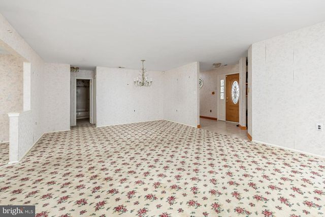 39 KNOLLWOOD, Deptford, NJ 08096