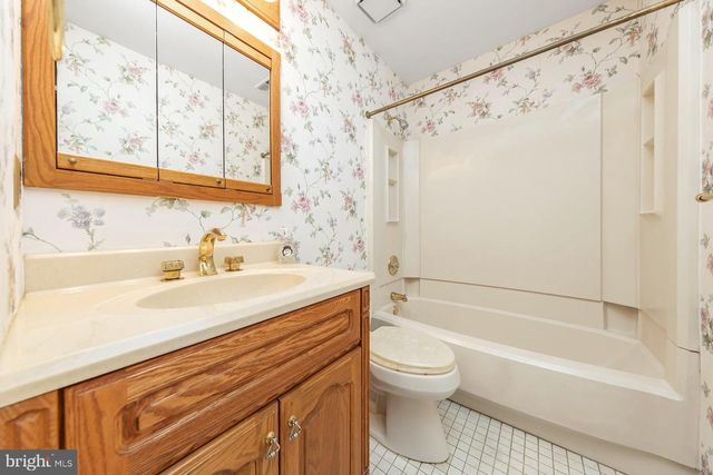 39 KNOLLWOOD, Deptford, NJ 08096