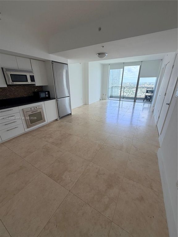 92 SW 3rd St 3909, Miami, FL 33130