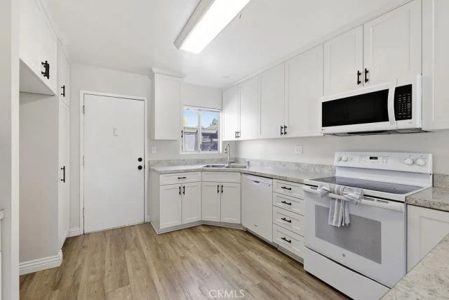 24430 W Nicklaus Drive L2, Valencia, CA 91355