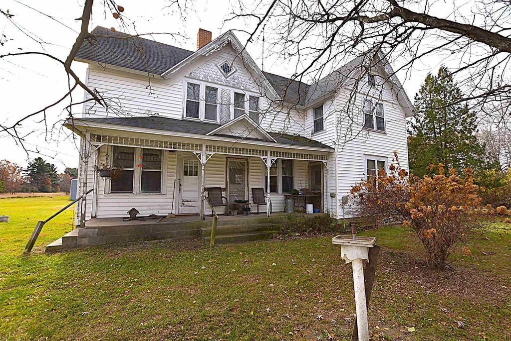 W10523 COUNTY ROAD C, Hancock, WI 54943