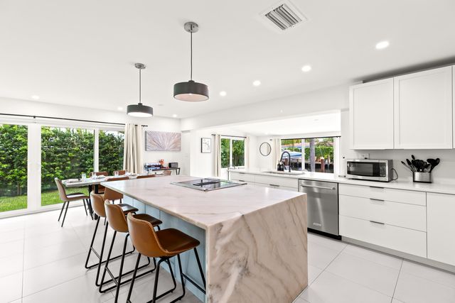 2417 NE 19th Avenue, Wilton Manors, FL 33305