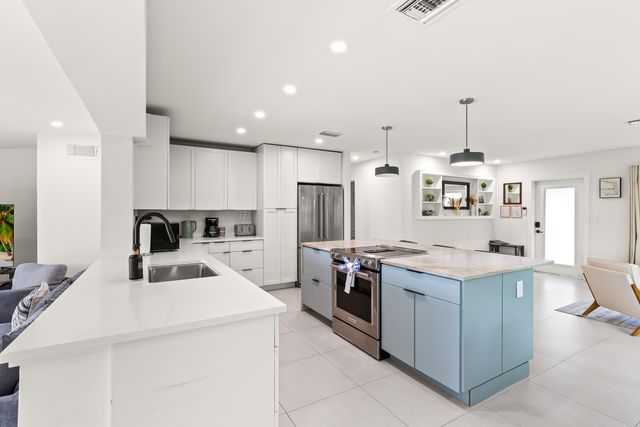 2417 NE 19th Avenue, Wilton Manors, FL 33305