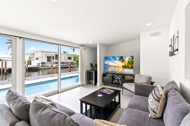 2417 NE 19th Avenue, Wilton Manors, FL 33305