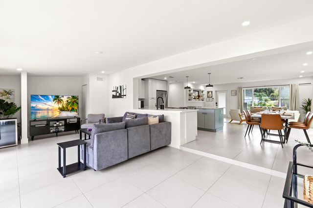 2417 NE 19th Avenue, Wilton Manors, FL 33305