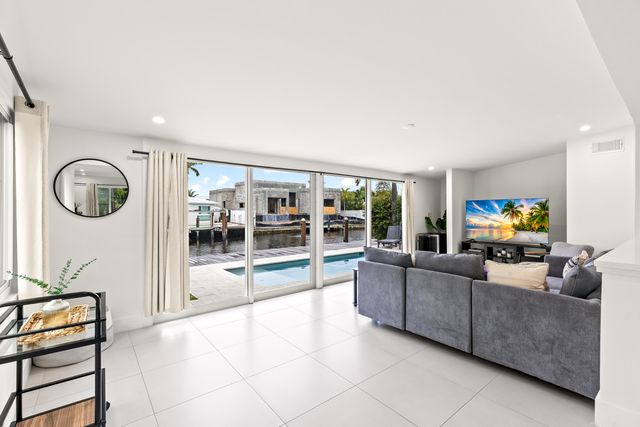 2417 NE 19th Avenue, Wilton Manors, FL 33305