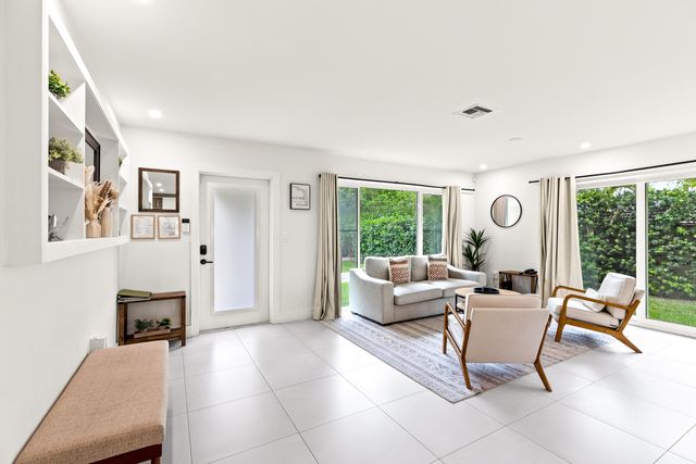 2417 NE 19th Avenue, Wilton Manors, FL 33305