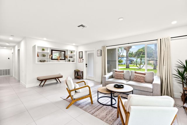 2417 NE 19th Avenue, Wilton Manors, FL 33305