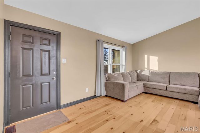 2516 Ridgeview Drive, High Ridge, MO 63049