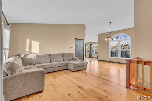 2516 Ridgeview Drive, High Ridge, MO 63049