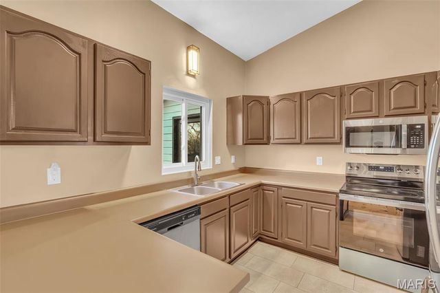 2516 Ridgeview Drive, High Ridge, MO 63049