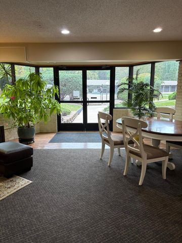 10113 W 34th Street 111, Minnetonka, MN 55305