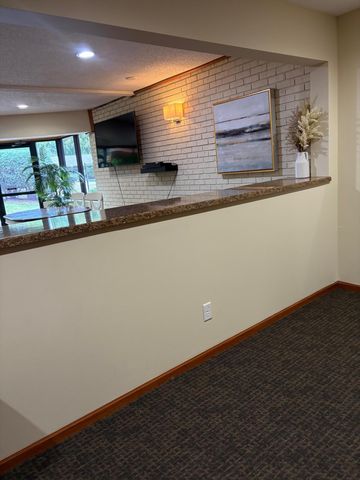 10113 W 34th Street 111, Minnetonka, MN 55305