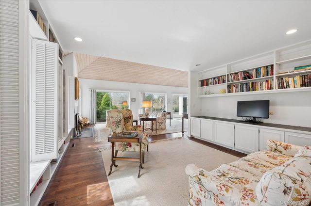 7 Penniman Point Road, Quogue, NY 11959