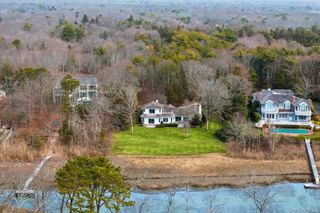 7 Penniman Point Road, Quogue, NY 11959