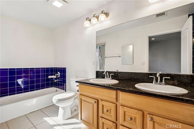 11622 Oxnard Street, North Hollywood, CA 91606