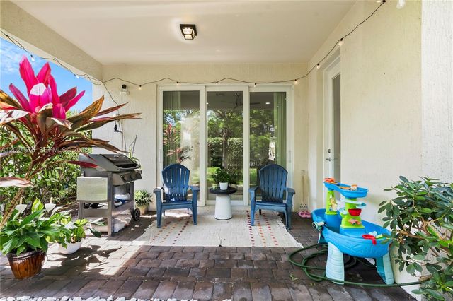 4325 Large Leaf Ln, Hollywood, FL 33021