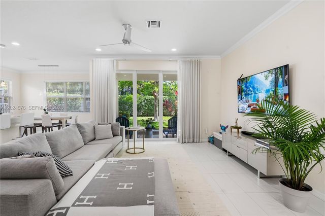 4325 Large Leaf Ln, Hollywood, FL 33021