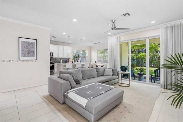 4325 Large Leaf Ln, Hollywood, FL 33021
