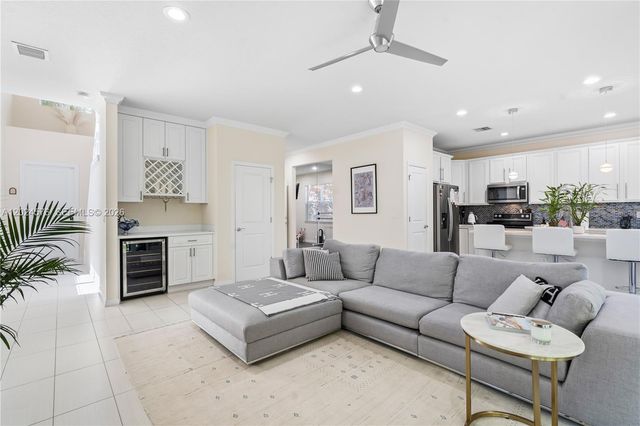 4325 Large Leaf Ln, Hollywood, FL 33021