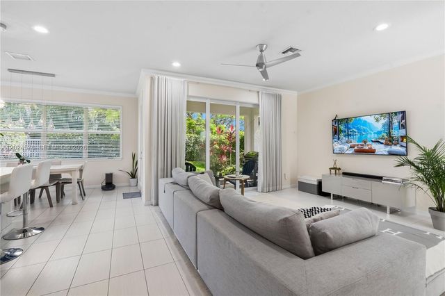 4325 Large Leaf Ln, Hollywood, FL 33021