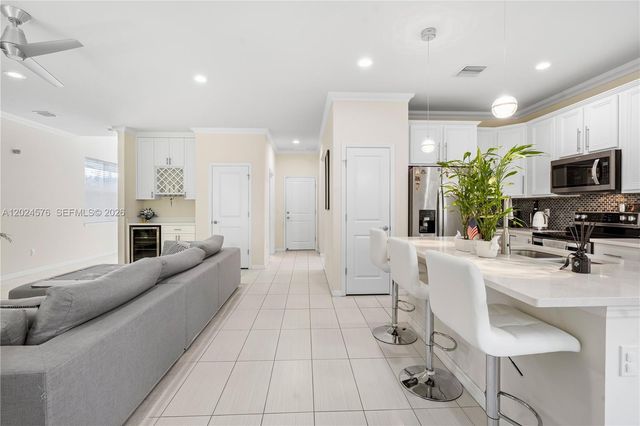 4325 Large Leaf Ln, Hollywood, FL 33021