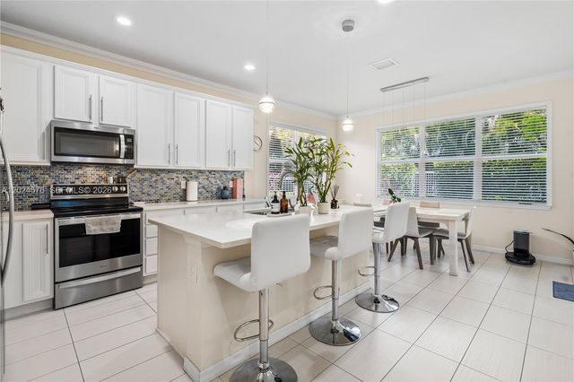 4325 Large Leaf Ln, Hollywood, FL 33021