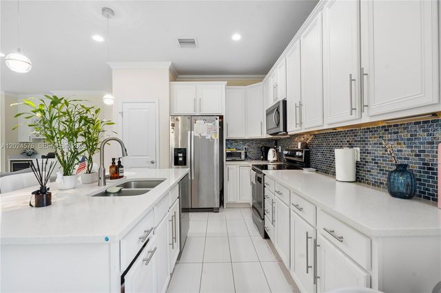 4325 Large Leaf Ln, Hollywood, FL 33021
