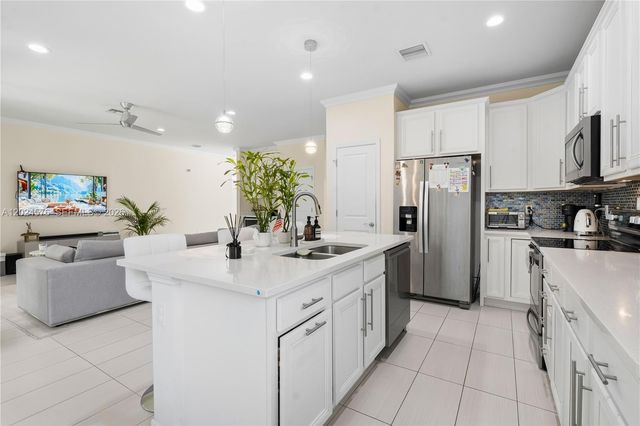 4325 Large Leaf Ln, Hollywood, FL 33021