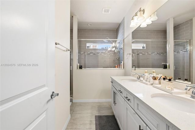 4325 Large Leaf Ln, Hollywood, FL 33021