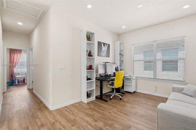 4325 Large Leaf Ln, Hollywood, FL 33021