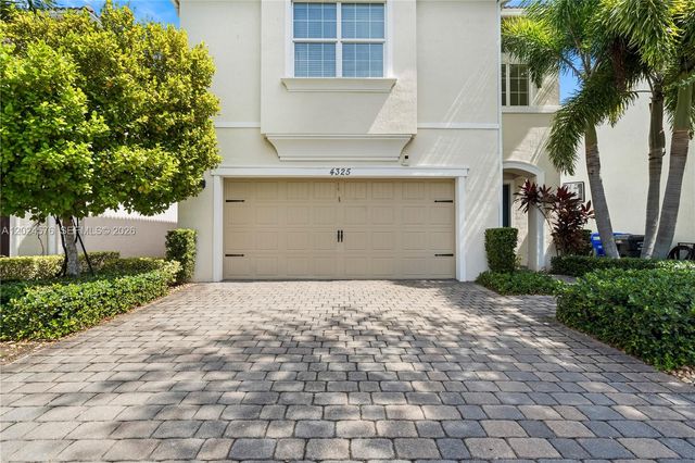 4325 Large Leaf Ln, Hollywood, FL 33021