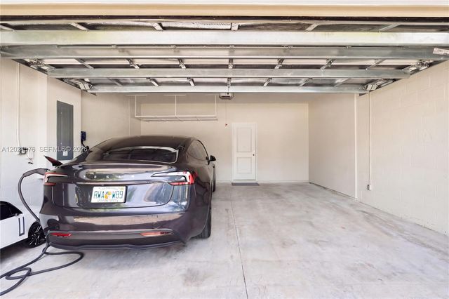 4325 Large Leaf Ln, Hollywood, FL 33021
