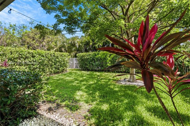 4325 Large Leaf Ln, Hollywood, FL 33021