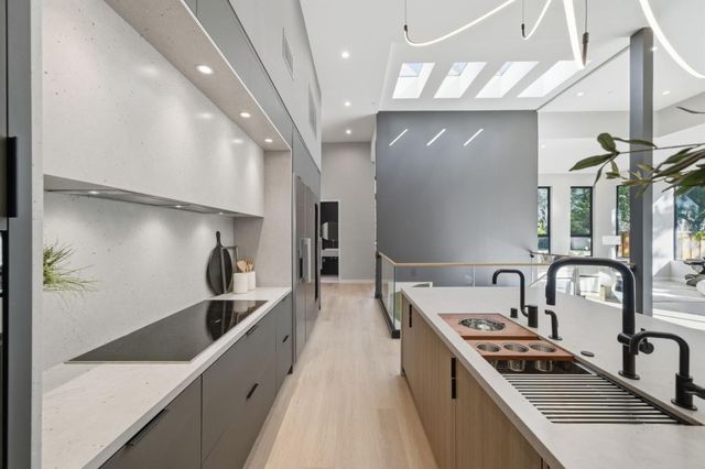 90 Crescent Drive, Palo Alto, CA 94301